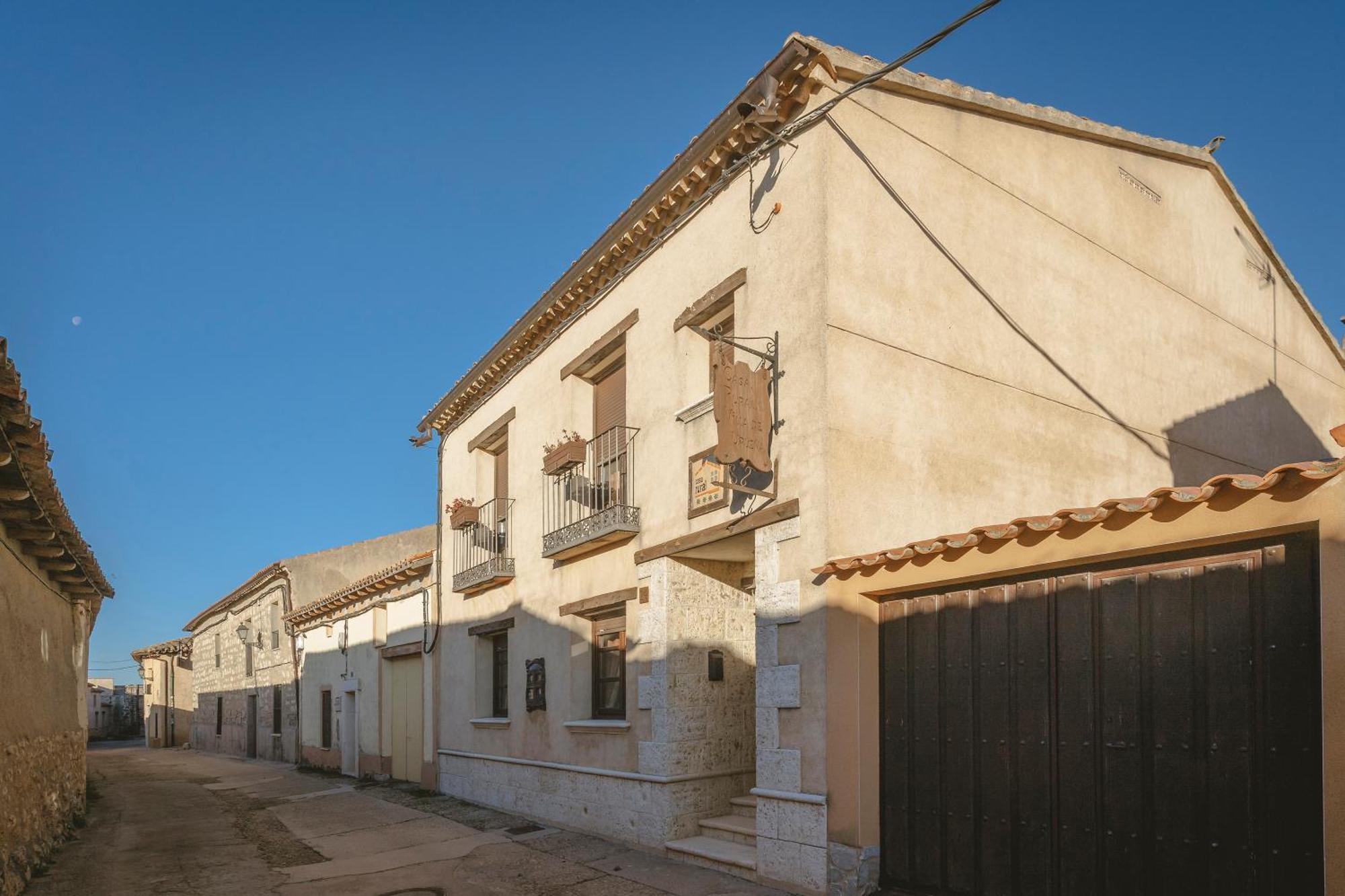 Villa De Uruena Casa De Ilustres Exterior photo